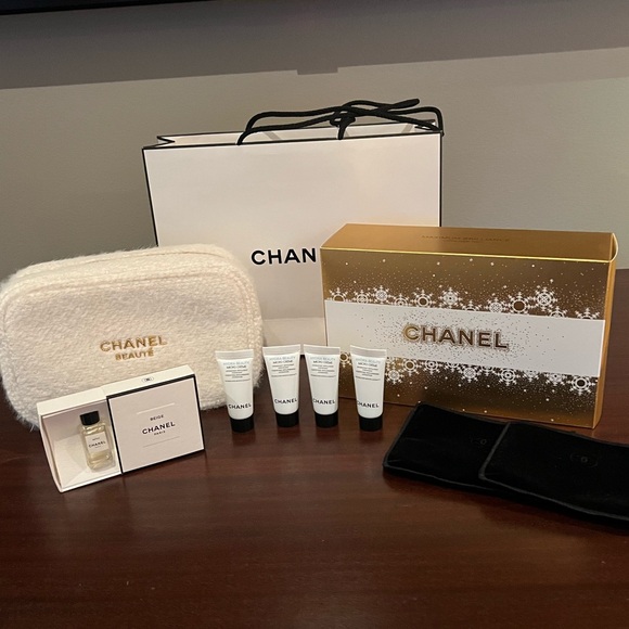 CHANEL 2024 Holiday Cosmetic Case + MUCH more! - Picture 1 of 10